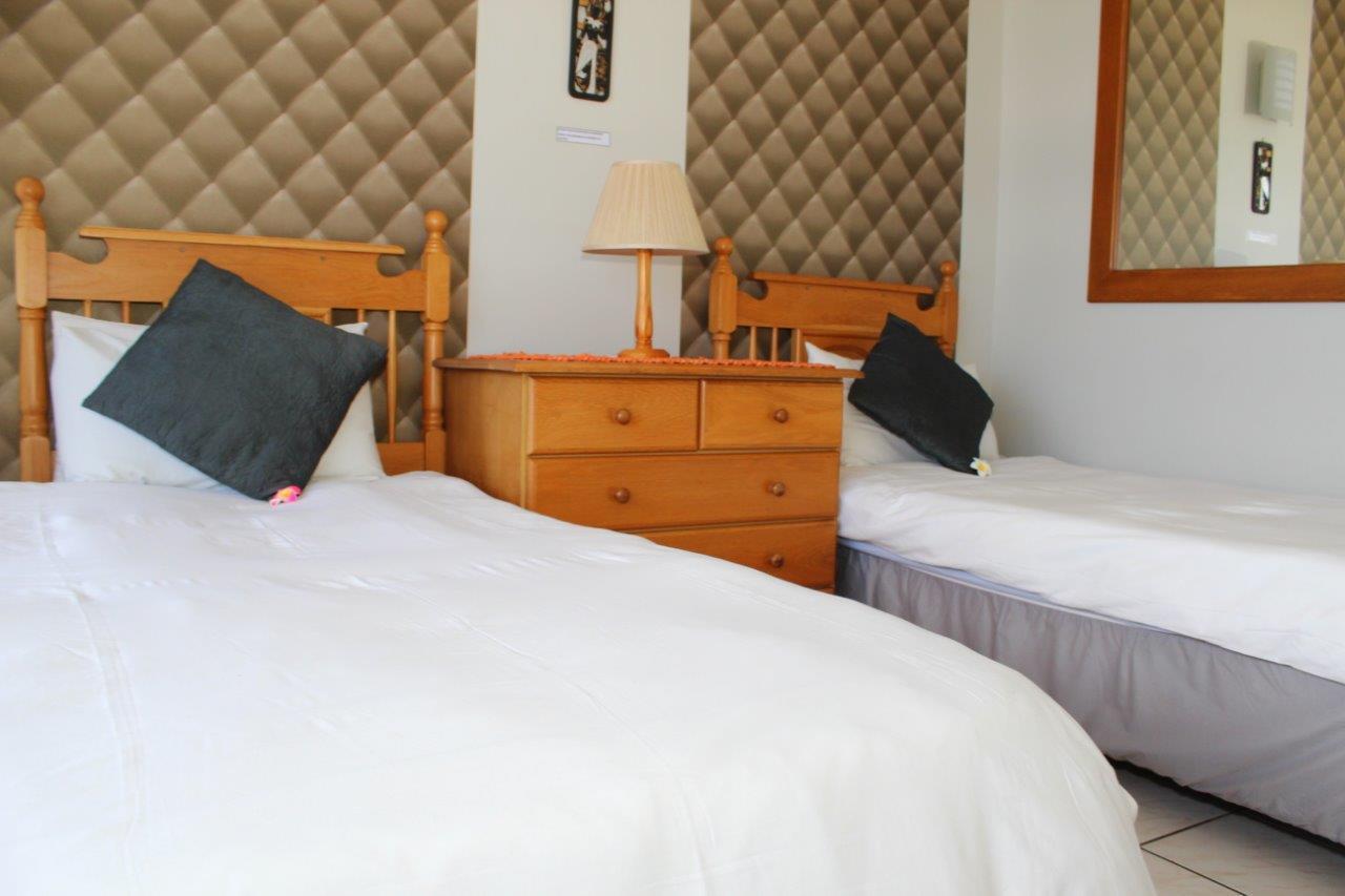 Silver Dolphin Holidays Apartment Amanzimtoti Exterior photo