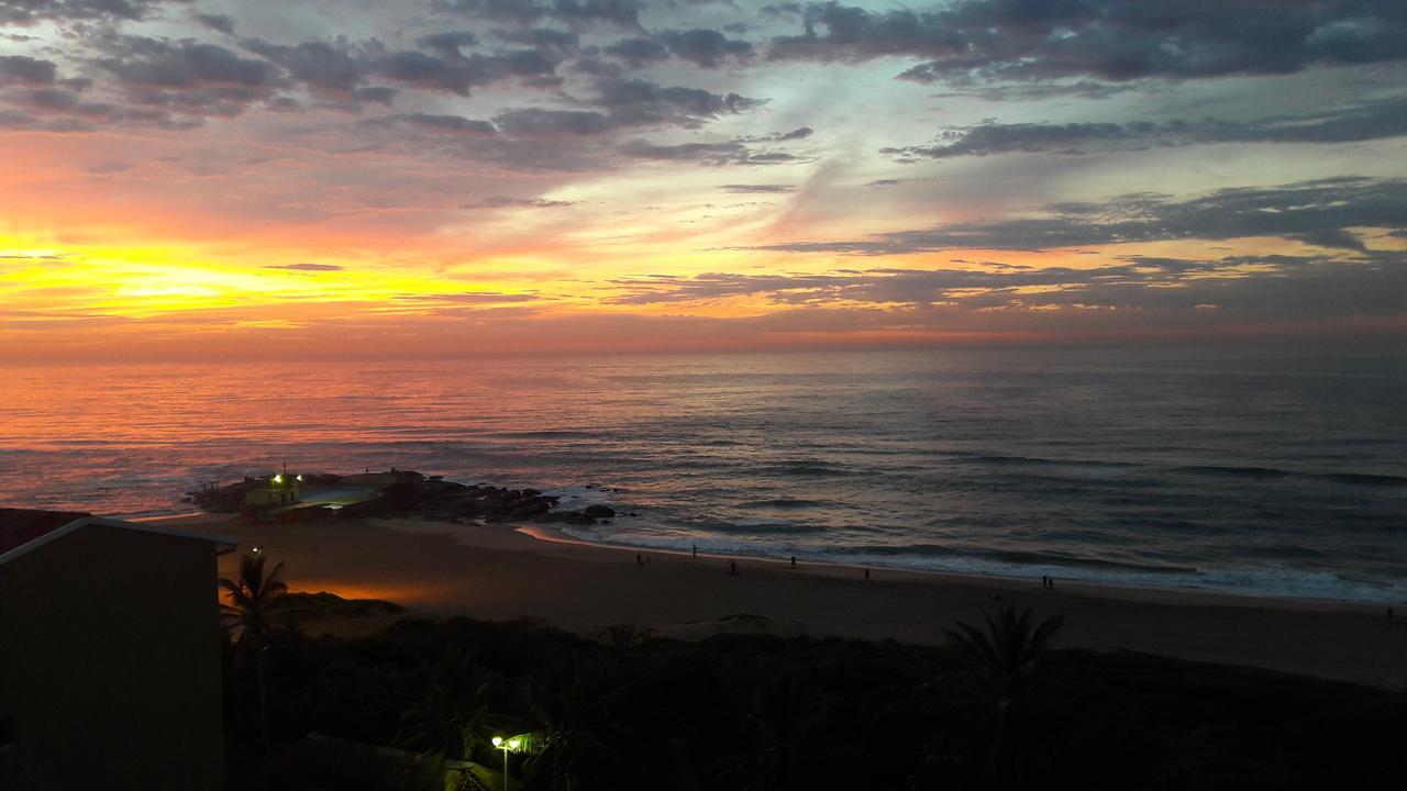 Silver Dolphin Holidays Apartment Amanzimtoti Exterior photo