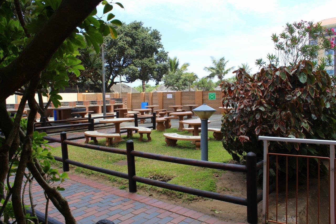 Silver Dolphin Holidays Apartment Amanzimtoti Exterior photo