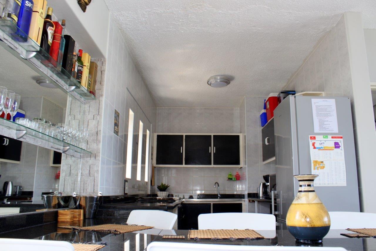 Silver Dolphin Holidays Apartment Amanzimtoti Exterior photo