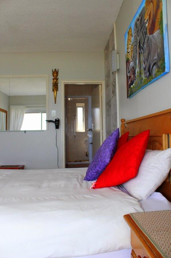 Silver Dolphin Holidays Apartment Amanzimtoti Exterior photo